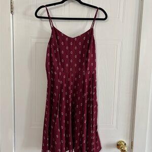 🍷 Old Navy Burgundy Smocked Sundress • Size L